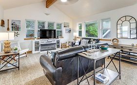 Rockaway Beach Home With Hot Tub 4 Blocks To Beach!